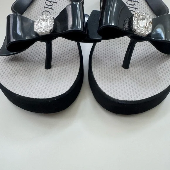 Brighton Bowie Wedge Flip Flop Sandal - Picture 9 of 11